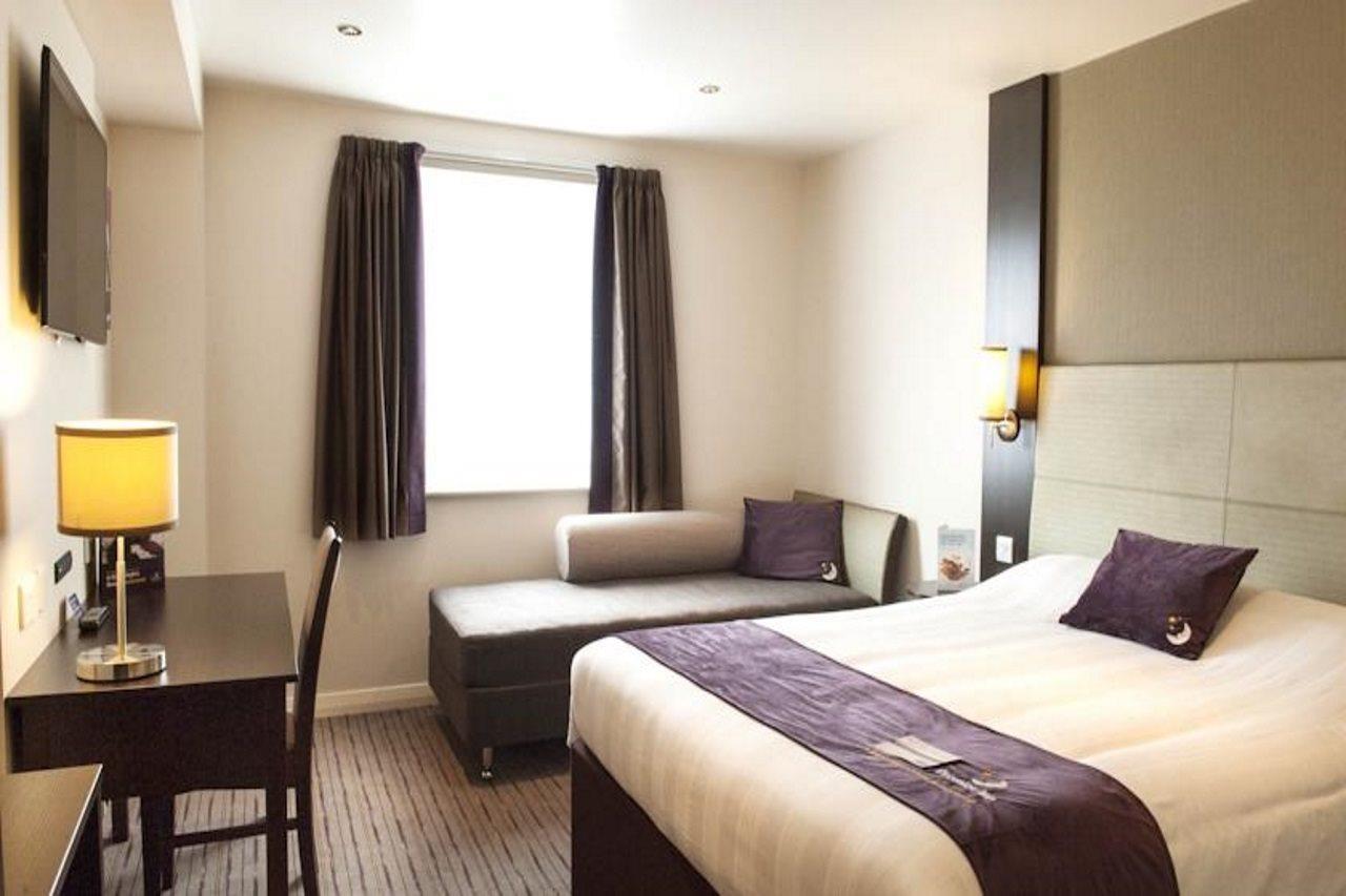 Premier Inn Premier Inn Wirral Greasby Εξωτερικό φωτογραφία